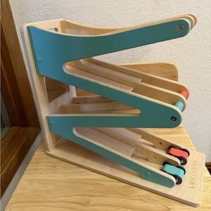 Lovevery Race & Chase Car Ramp with Cars-The Adventurer Kit 16-18 Months 🚗🚙